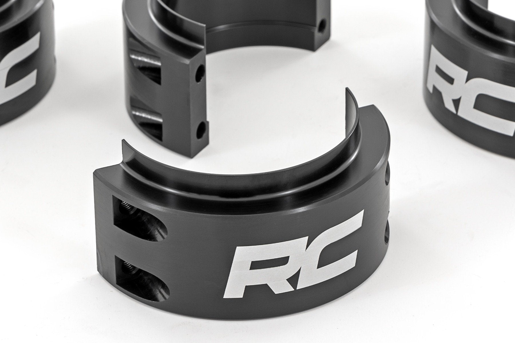 Rough Country 2.5 Inch Lift Kit for 2021-2025 Ford F-150 Raptor - Recon Recovery