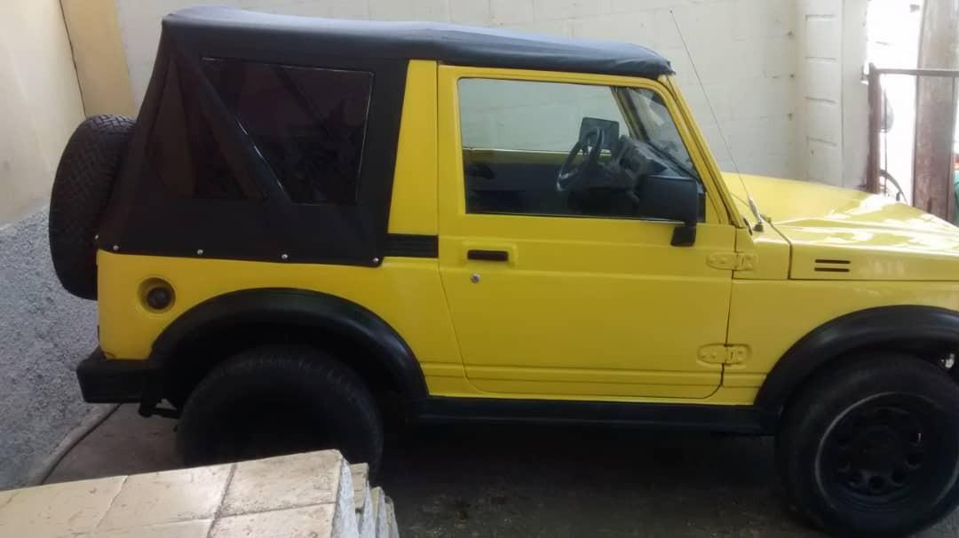 Premium Replacement Soft Top, Black Diamond With Tinted Windows - 1986-1994 Suzuki Samurai