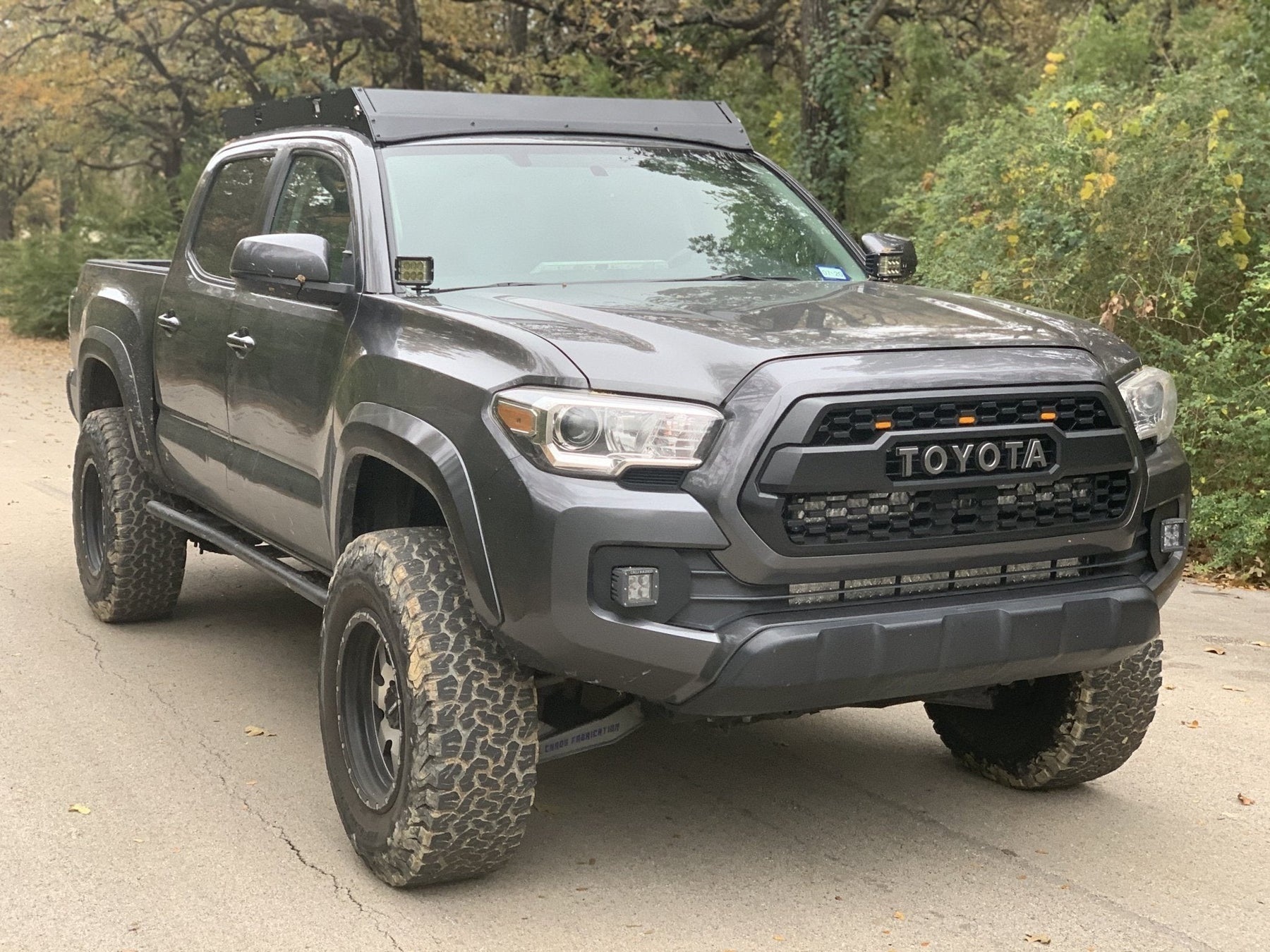Low Profile Bolt On Premium Roof Rack With Light Guard For 2005-2023 Toyota Tacoma