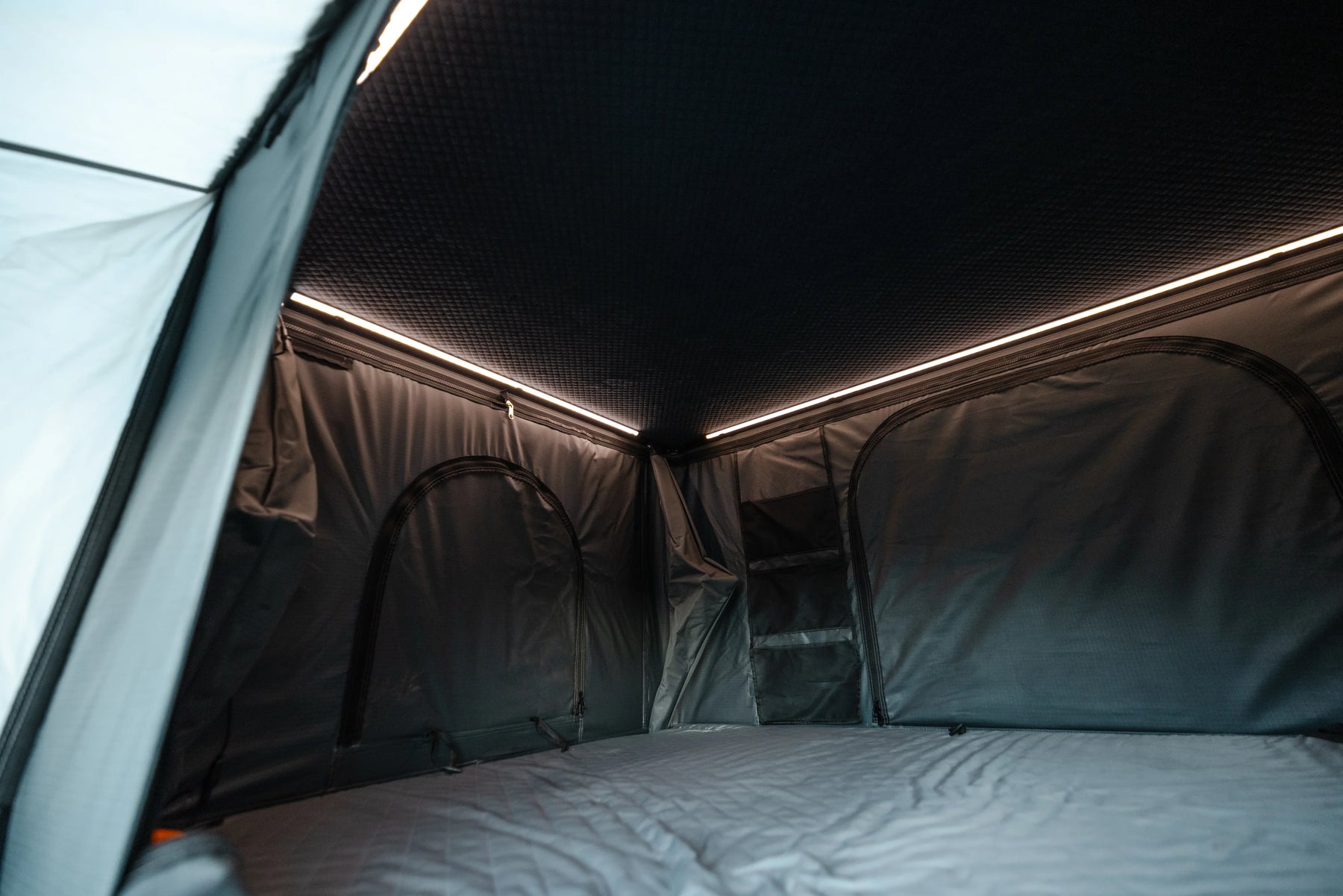 Smittybilt Aluminum Pop-Up Overlanding Roof Top Tent RTT - Recon Recovery