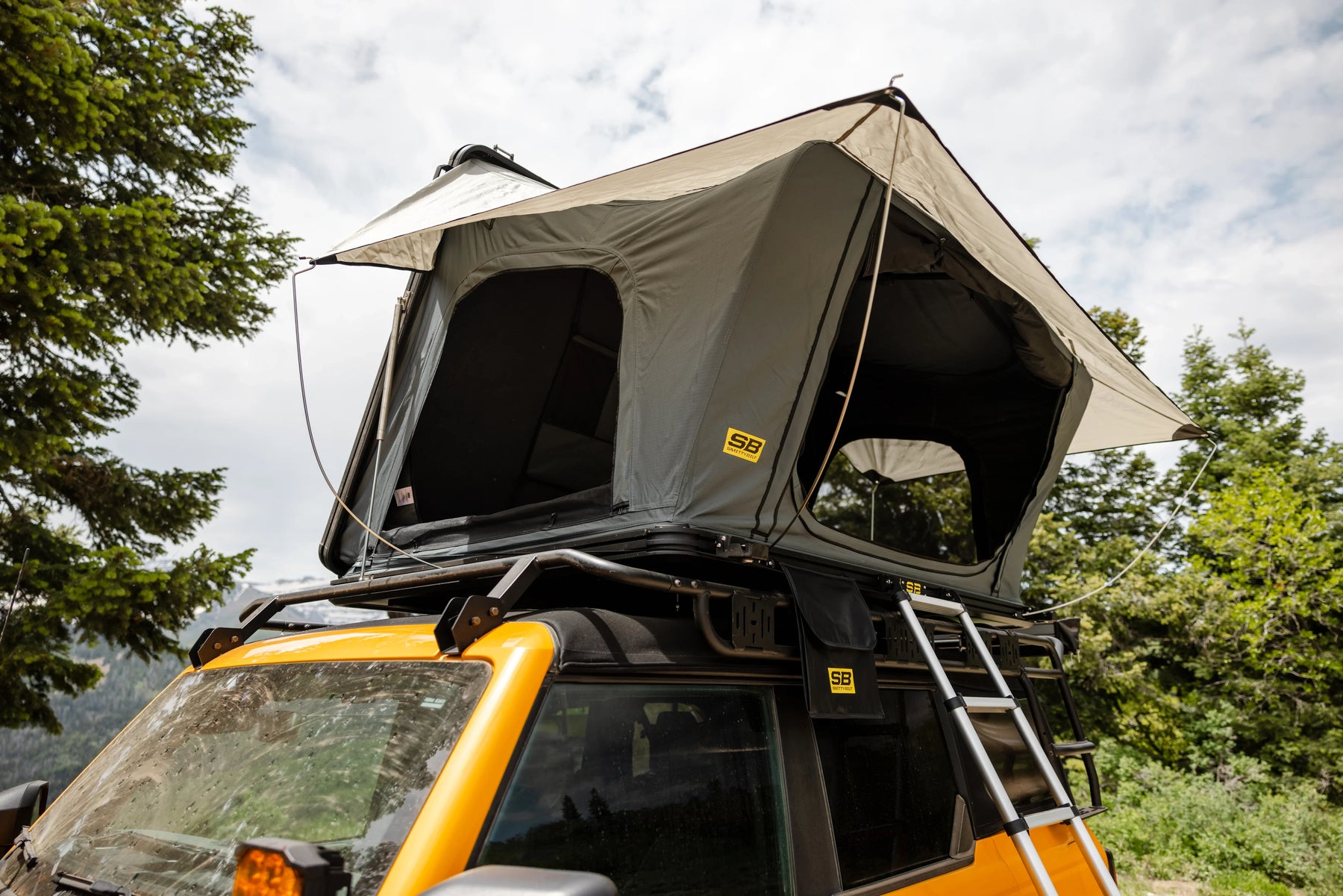 Smittybilt Aluminum Side Opening Roof Top Tent RTT - Recon Recovery