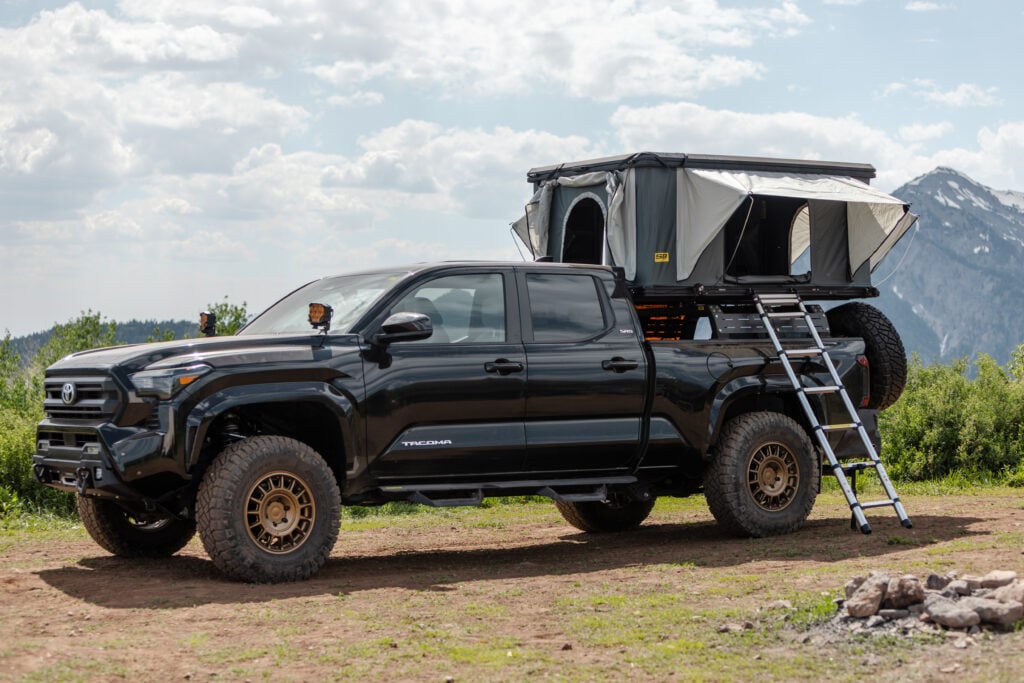 Smittybilt Aluminum Pop-Up Overlanding Roof Top Tent RTT - Recon Recovery