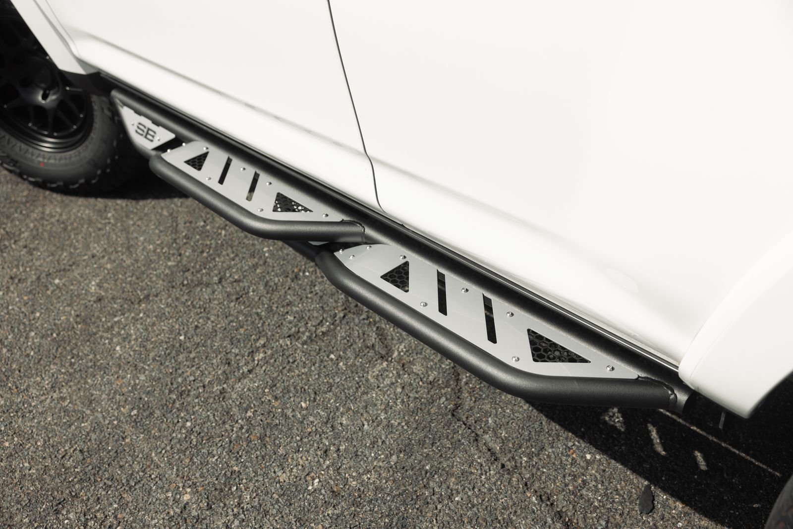 Smittybilt Apollo Bolt On Sliders With Step For 2010-2024 Toyota 4Runner - Recon Recovery