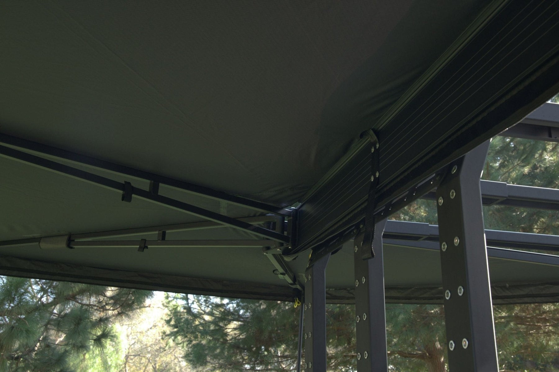 Smittybilt Quick Deploy Free Standing 270 Degree HD Awning - Passenger Side
