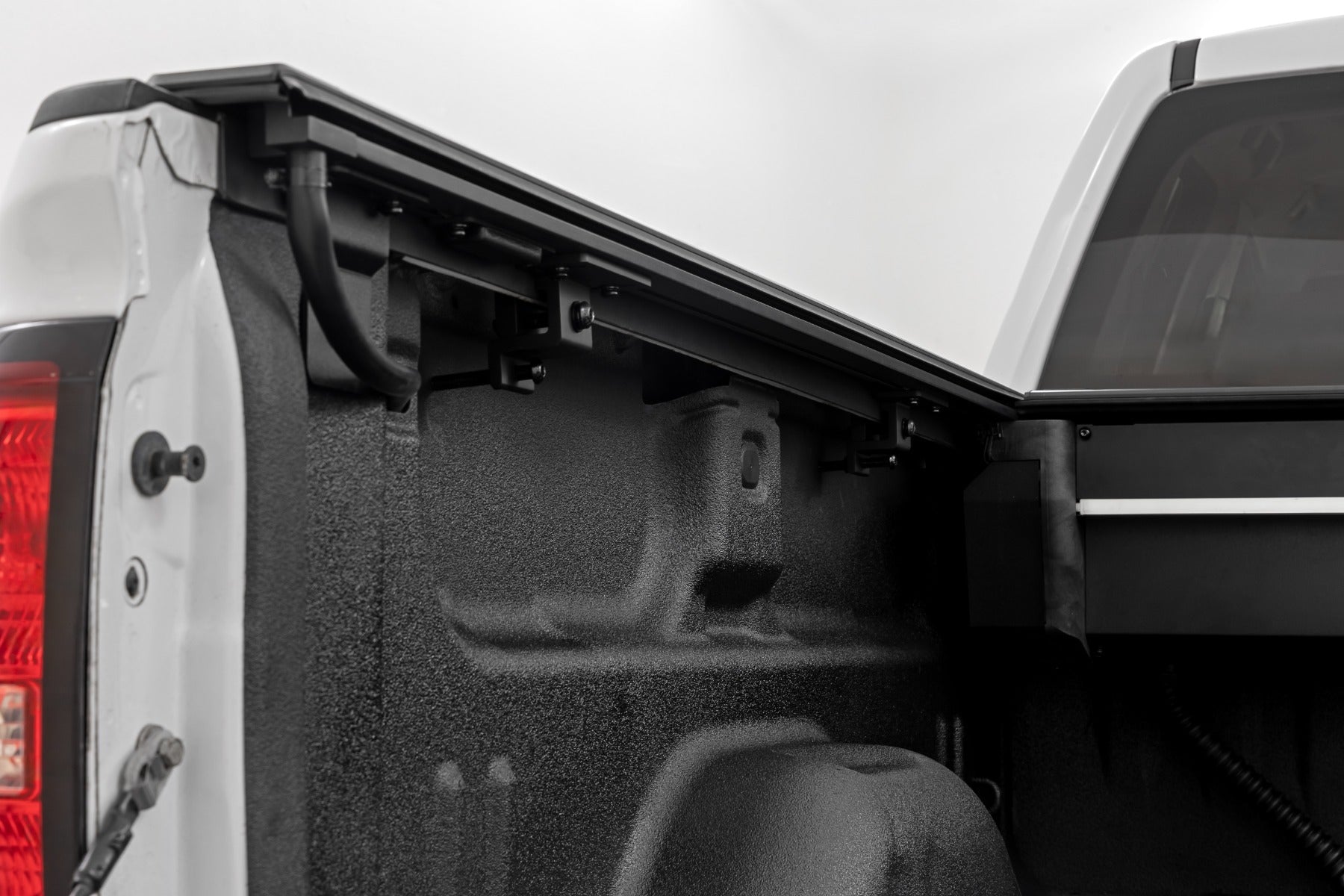 Rough Country Powered Bed Cover Chevy/GMC 1500 & 2500HD/3500HD (14-19 & Classic)