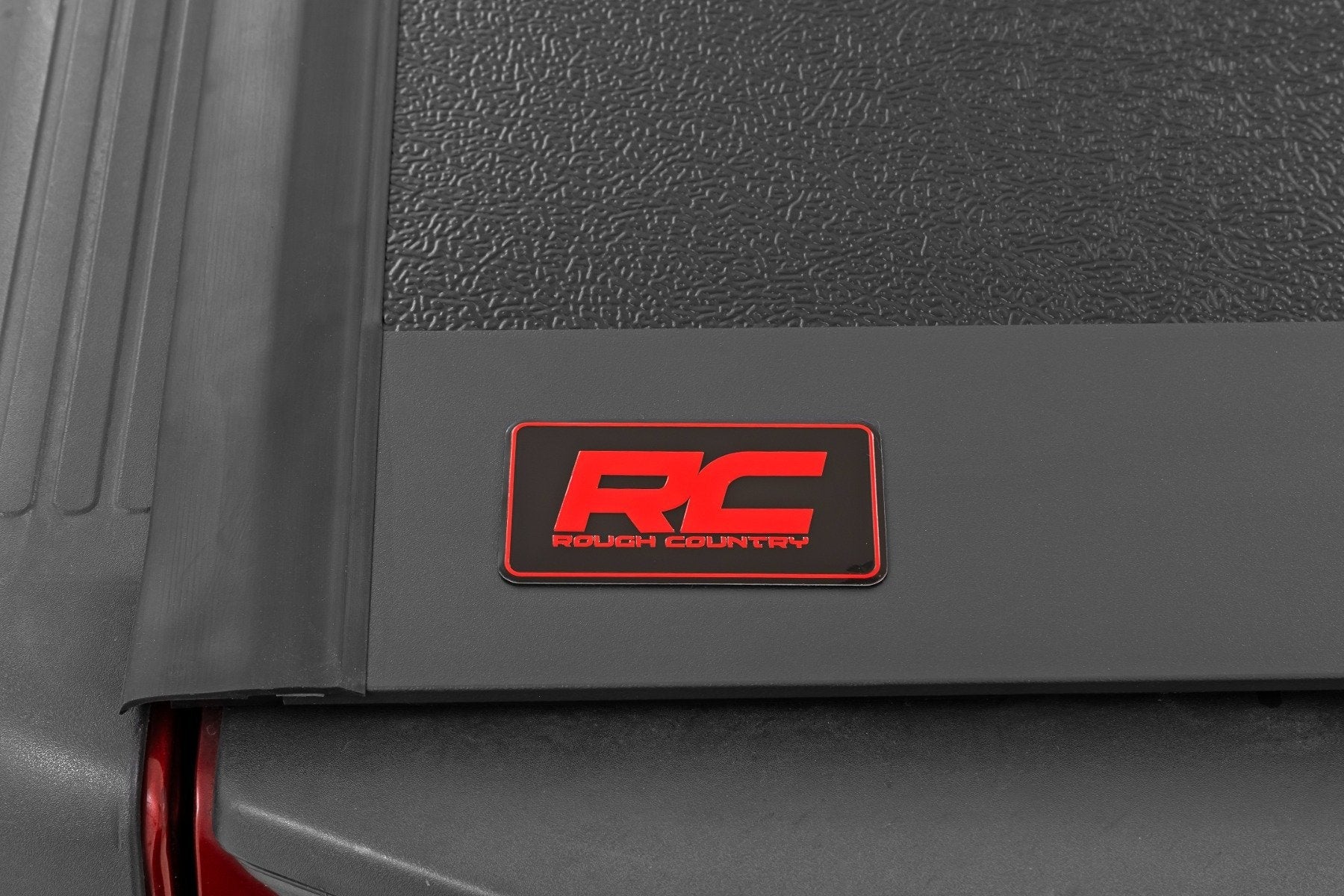 Rough Country Hard Fold Aluminum Tonneau Cover for 2005-2021 Nissan Frontier 5' Bed