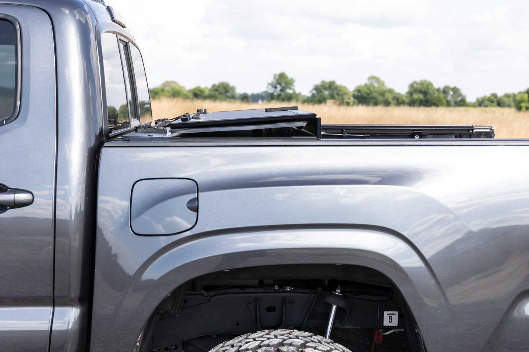 RC Aluminum Tri Fold Low Profile Tonneau Cover for 2005-2015 Toyota Tacoma - Recon Recovery