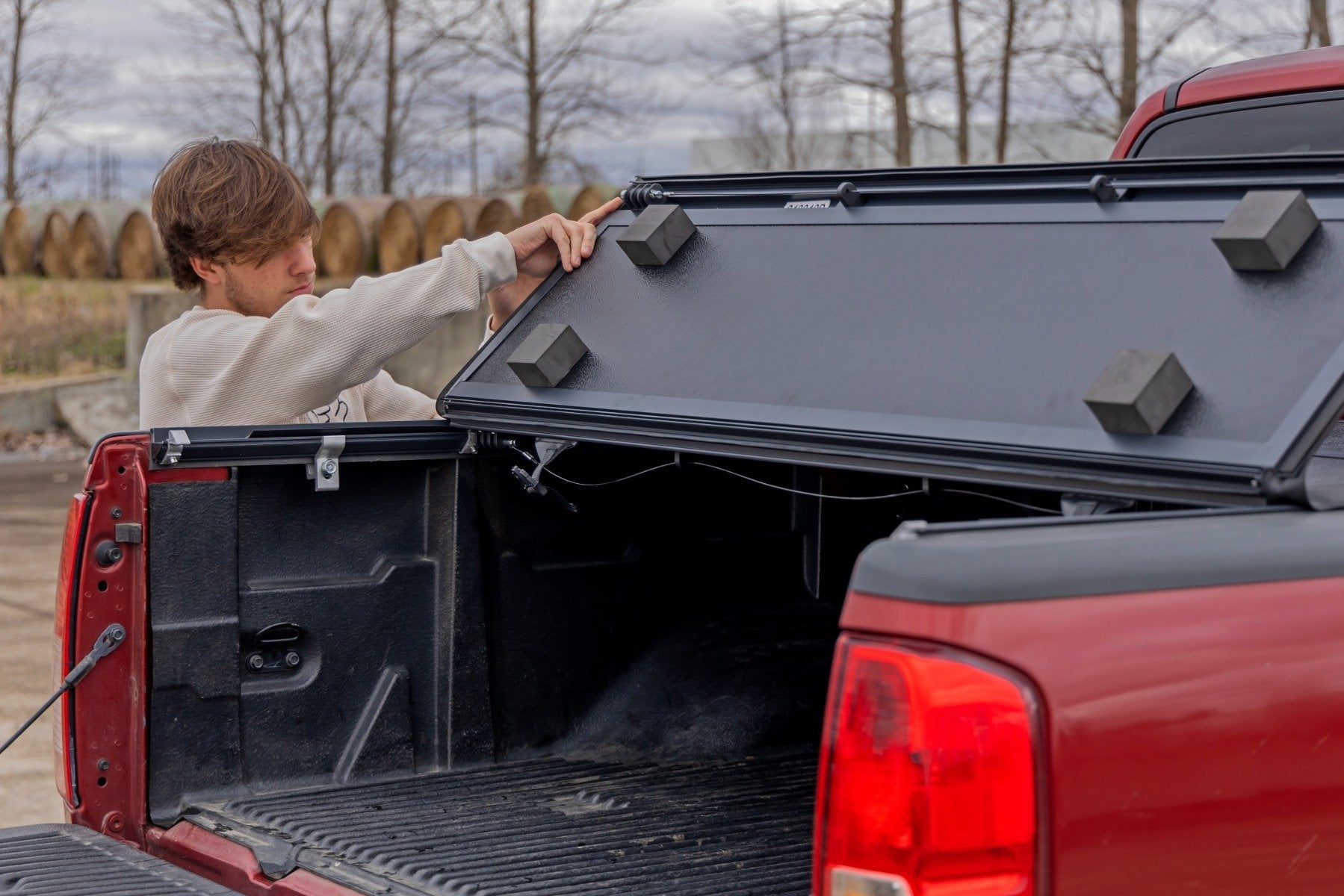 Rough Country Hard Fold Aluminum Tonneau Cover for 2005-2021 Nissan Frontier 5' Bed