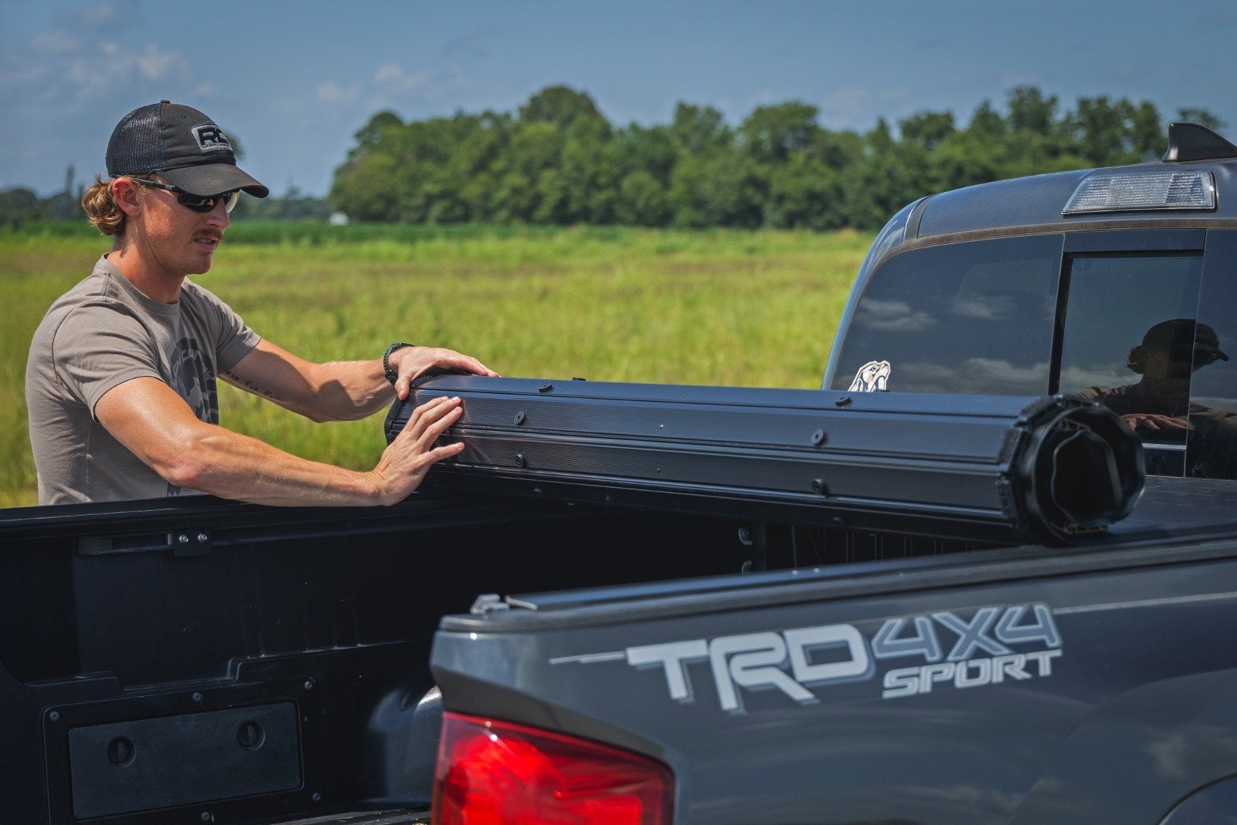 RC Hard Roll up Aluminum Tonneau Cover for 2016-2023 Toyota Tacoma 5' Bed - Recon Recovery