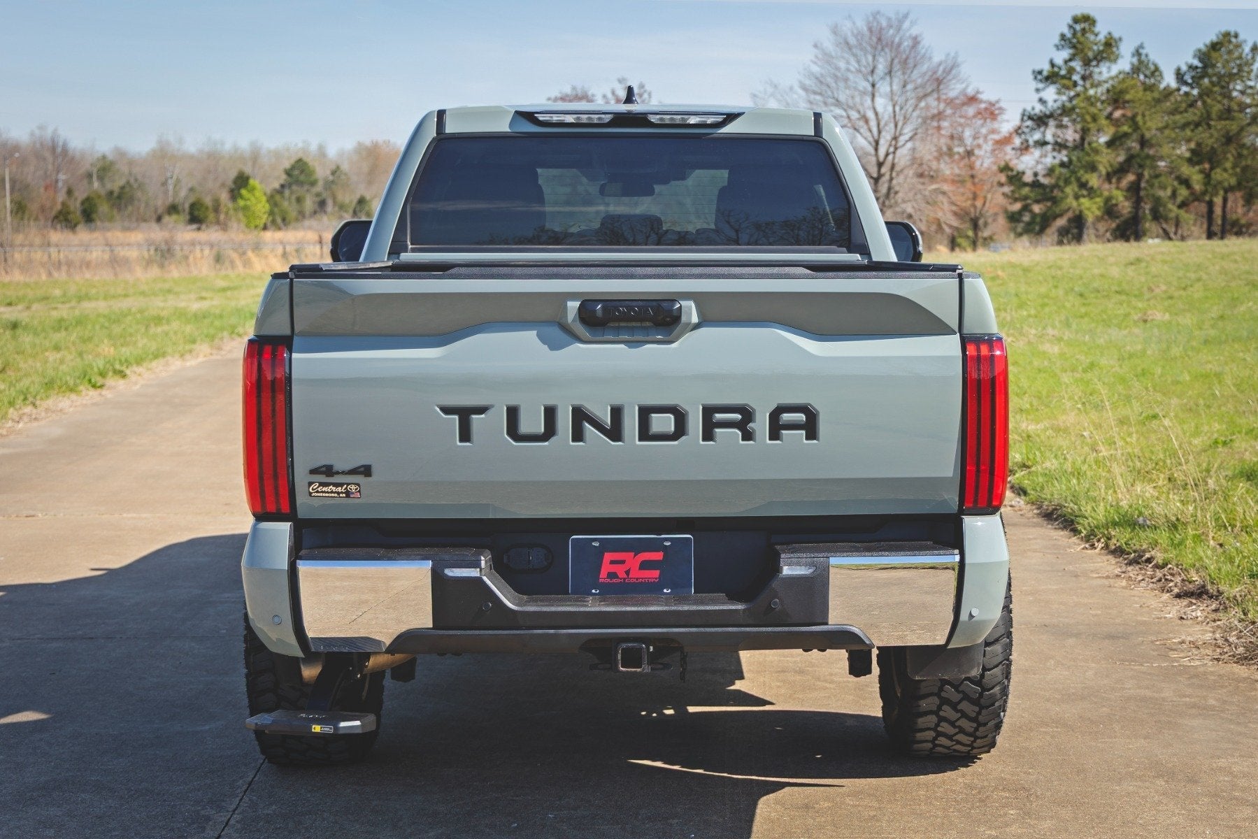 Rough Country Retractable Bed Step for 2021-2026 Toyota Tundra - Recon Recovery