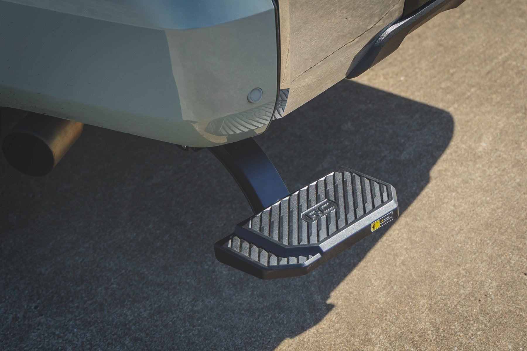 Rough Country Retractable Bed Step for 2021-2026 Toyota Tundra - Recon Recovery