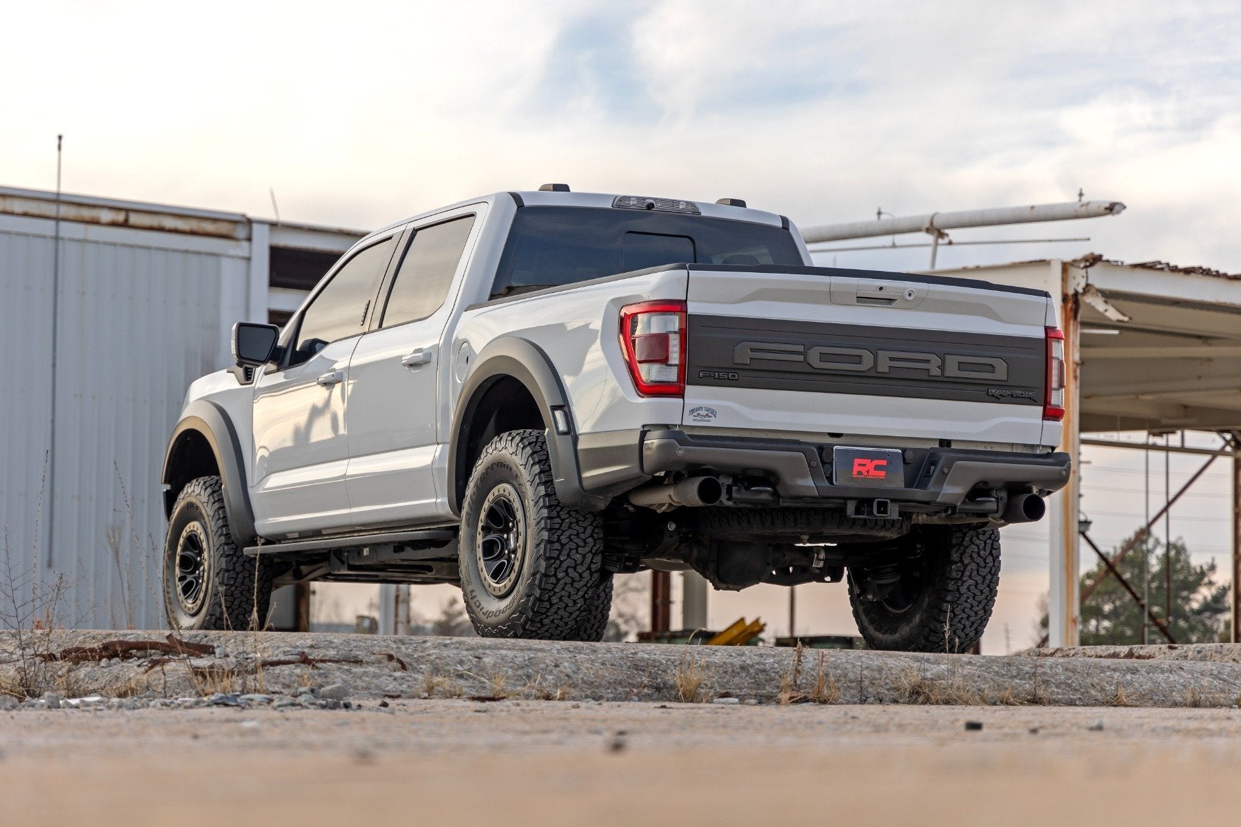 Rough Country 2.5 Inch Lift Kit for 2021-2025 Ford F-150 Raptor - Recon Recovery