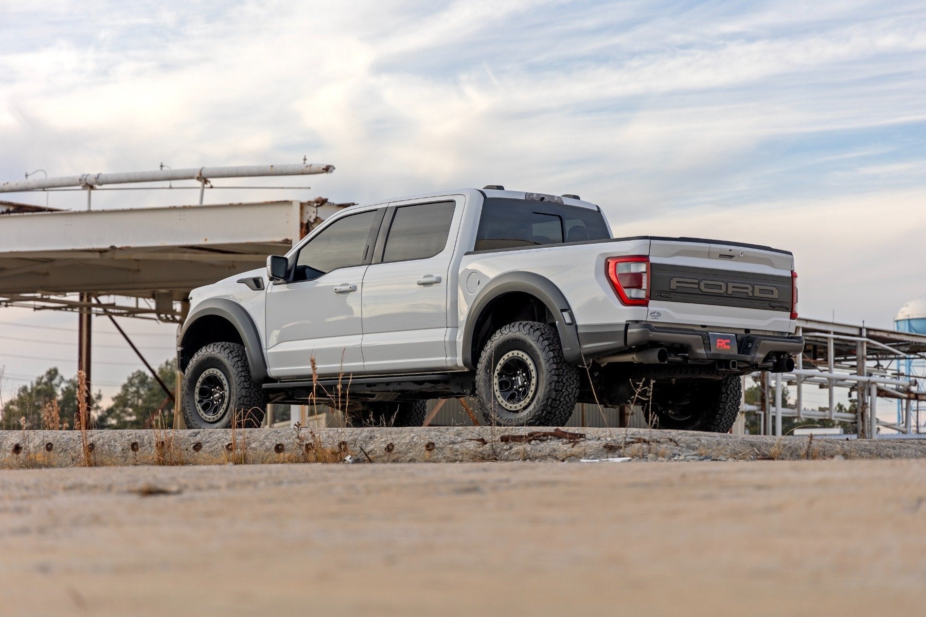 Rough Country 2.5 Inch Lift Kit for 2021-2025 Ford F-150 Raptor - Recon Recovery