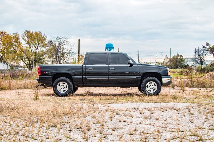Rough Country 1.5-2 Inch Lift Kit Chevy/GMC 1500 (99-06 & Classic)