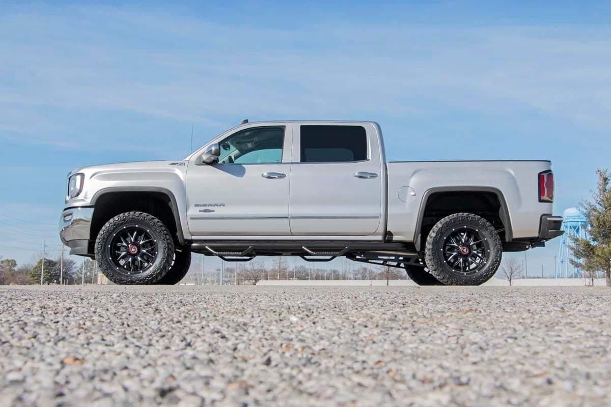 Rough Country 3.5 Inch Lift Kit Chevy/GMC 1500 (14-18 & Classic)