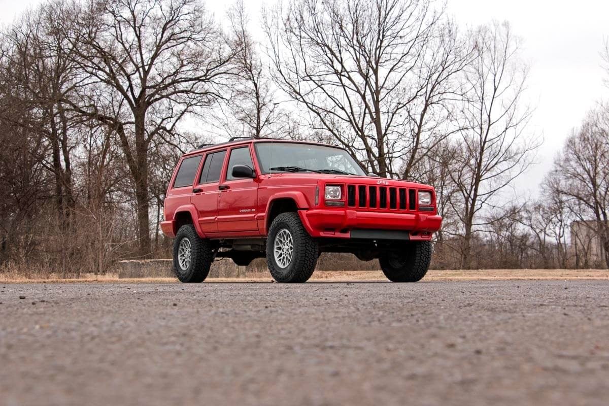 Rough Country 3 Inch Lift Kit for 1984-2001 Jeep Cherokee XJ