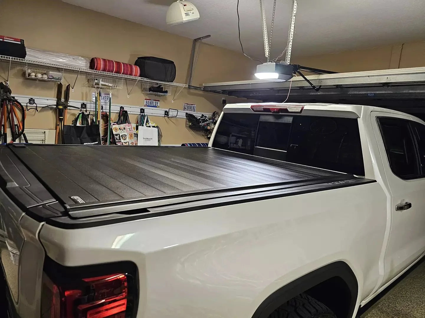 Retrax Pro MX Manual Retractable Tonneau for 2014-2019 GM Silverado Sierra 2500 3500 8ft Bed