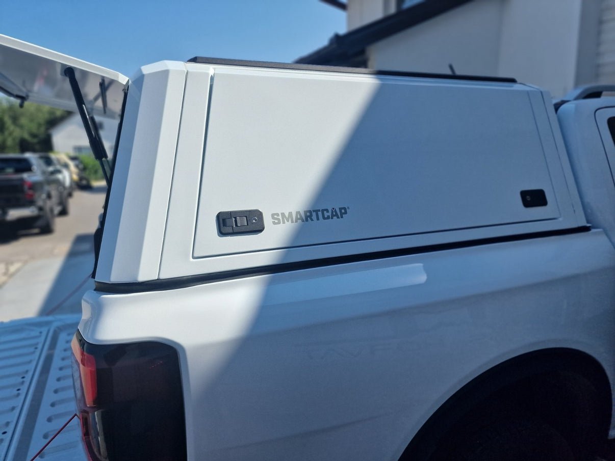 RSI EVOd Defender EDGE SmartCap in OEM White for 2022-2026 Nissan Frontier 5ft Short Bed